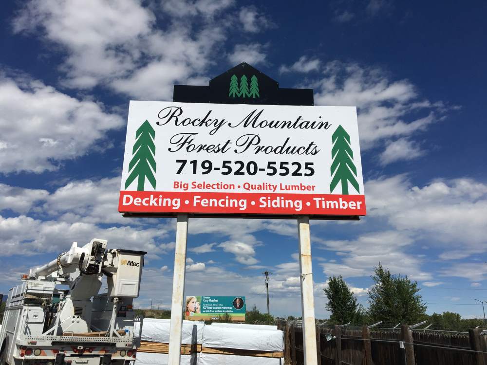 rocky mountain forestry pole sign - Where to place your new outdoor signage?